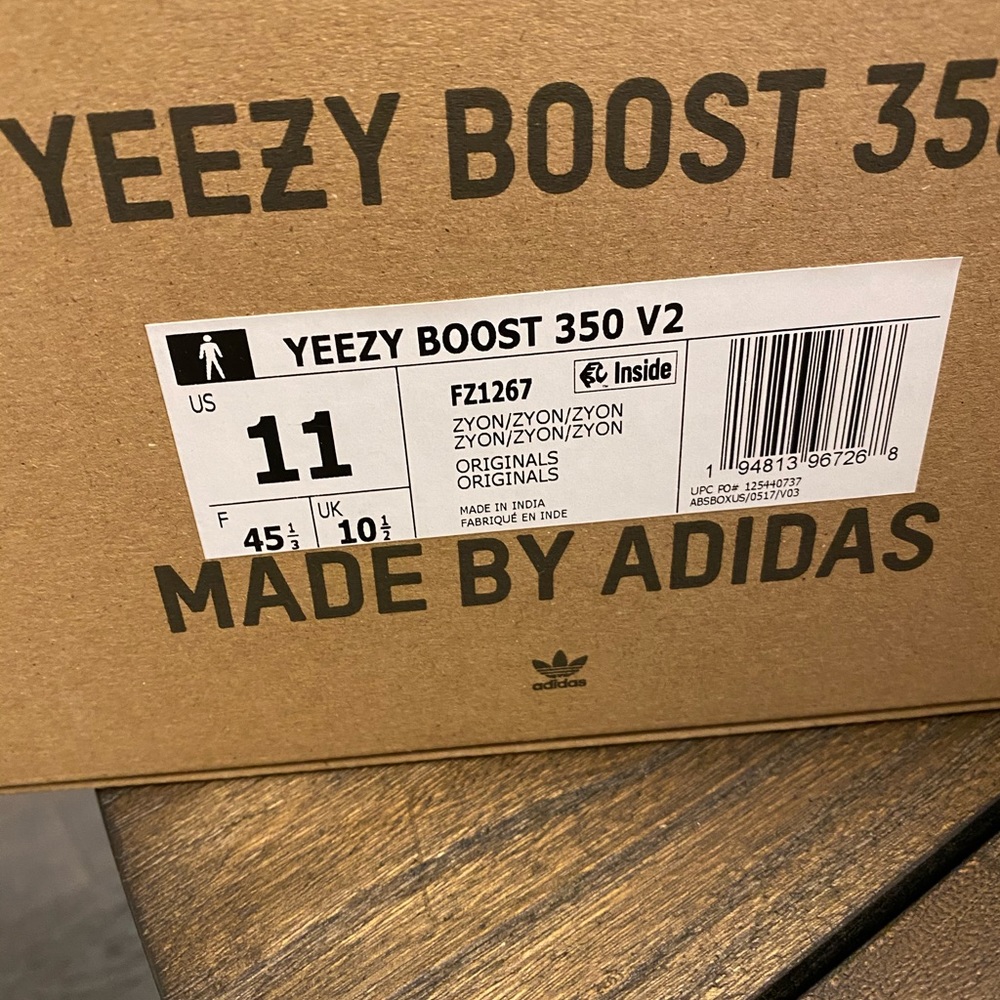 Sold! Yeezy boost 350 - Picture 2 of 4